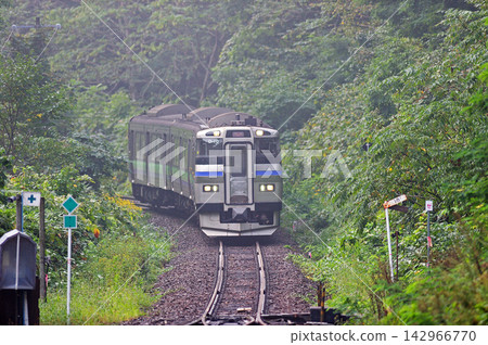 函館本線銀山JR北海道Kiha 201系列D-101編隊（Naeho） 142966770