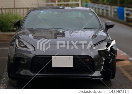 跑車前部受損 跑車前部受損 142967314
