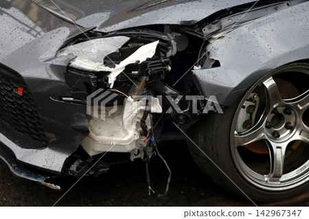 跑車前部受損 142967347