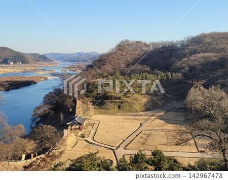 Panoramic View of Gongsanseong Fortress and Geumgang River in Winter 142967478