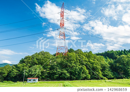滋賀郡長濱市西淺井町橫波地區奧琵琶湖寧靜的鄉村景觀 142968659