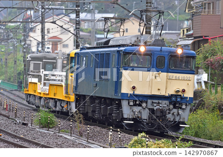 中央本線,上野原站,JR東日本,EF64-1032(長岡)+ KiYa E195系1000系,ST-12編組 中央本線,上野原站,JR東日本,EF64-1032(長岡)+ KiYa E195系1000系,ST-12編組 142970867