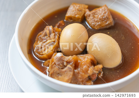Braised tofu egg stew in dark savory broth with tender chicken and mushroom 142971693
