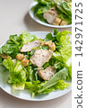 Grilled chicken salad with crisp lettuce and crouton topping 142971725