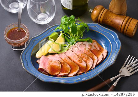 Sliced roast beef Sliced roast beef 142972299