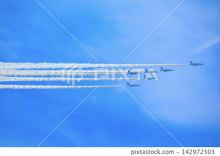 Blue Impulse performing formation flight 142972503