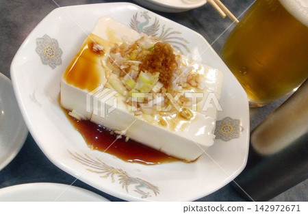 當地一家中餐館的清爽夏日甜點…【冰鎮豆腐】 當地一家中餐館的清爽夏日甜點…【冰鎮豆腐】 142972671