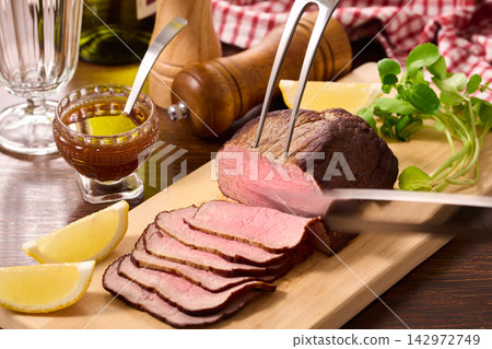 烤牛肉切片 烤牛肉切片 142972749