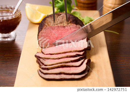 烤牛肉切片 烤牛肉切片 142972751