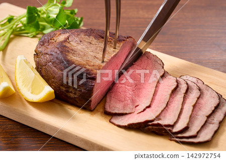 烤牛肉切片 烤牛肉切片 142972754