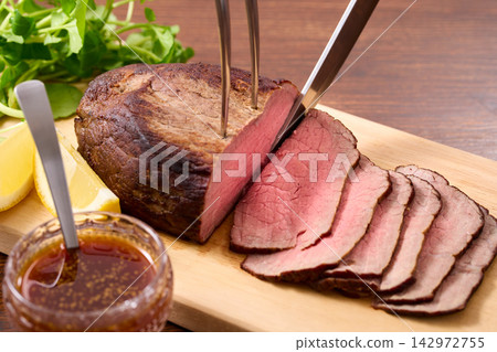 烤牛肉切片 烤牛肉切片 142972755