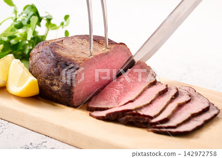 烤牛肉切片 烤牛肉切片 142972758