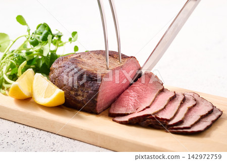 烤牛肉切片 烤牛肉切片 142972759