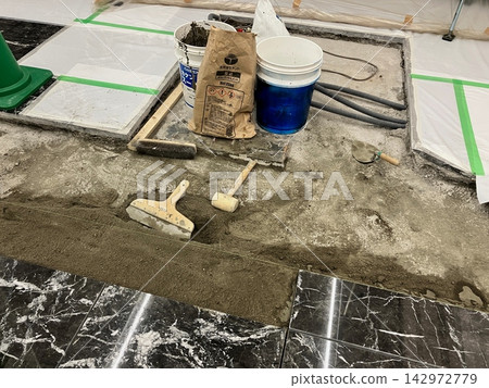 戶外地面裝修工程:地磚鋪設 戶外地面裝修工程:地磚鋪設 142972779
