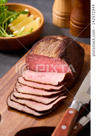 切片烤牛肉 切片烤牛肉 142972944