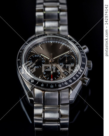 Mechanical wristwatch Mechanical wristwatch 142974142