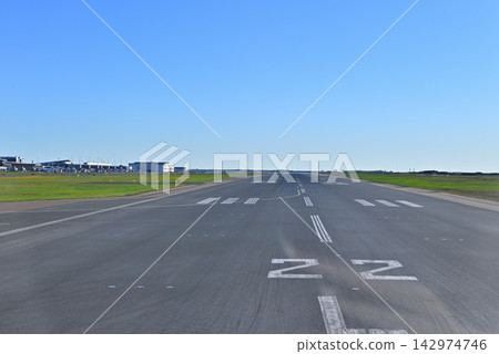 Runway 1 of Helsinki-Vantaa Airport Runway 1 of Helsinki-Vantaa Airport 142974746