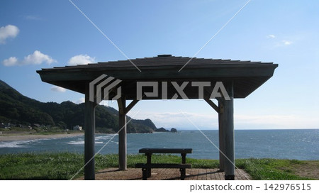 從觀景台上可以看到彌彥山、日本海和藍天。 從觀景台上可以看到彌彥山、日本海和藍天。 142976515