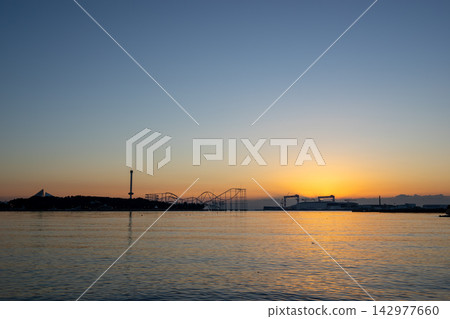 神奈川縣：日本最壯觀的景色－從海邊公園看到的新年第一道陽光。 142977660