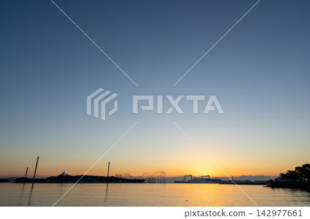 神奈川縣：日本最壯觀的景色－從海邊公園看到的新年第一道陽光。 142977661