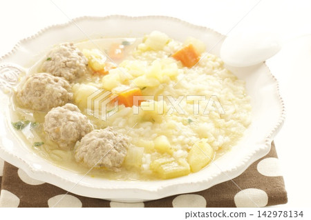 Meatball and vegetable soup with rice Meatball and vegetable soup with rice 142978134