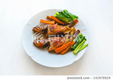 蔬菜燉石斑魚 142978929