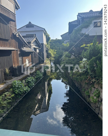 Waterways flowing through old townscapes and traditional Japanese houses - Nagahama City, Shiga Prefecture Waterways flowing through old townscapes and traditional Japanese houses - Nagahama City, Shiga Prefecture 142979243