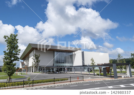 Tottori Prefectural Museum of Art and blue sky Tottori Prefectural Museum of Art and blue sky 142980337