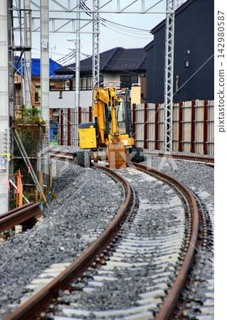 Construction is underway to lay temporary tracks on the Urban Park Line between Kasukabe and Yagisaki stations in preparation for the elevated railway project at Kasukabe Station. Construction is underway to lay temporary tracks on the Urban Park Line between Kasukabe and Yagisaki stations in preparation for the elevated railway project at Kasukabe Station. 142980587