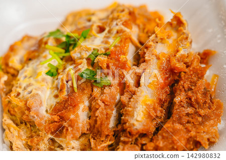 A juicy katsudon (pork cutlet rice bowl) with fluffy eggs. 142980832