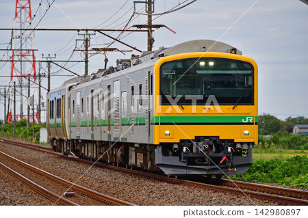 內房線,岩根~袖浦,JR東日本,雲屋E493系列,01編組(奧)+木葉E130-108(幕張) 內房線,岩根~袖浦,JR東日本,雲屋E493系列,01編組(奧)+木葉E130-108(幕張) 142980897