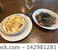 Delicious-looking spaghetti and seafood gratin 142981281