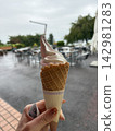 holding soft ice cream 142981283