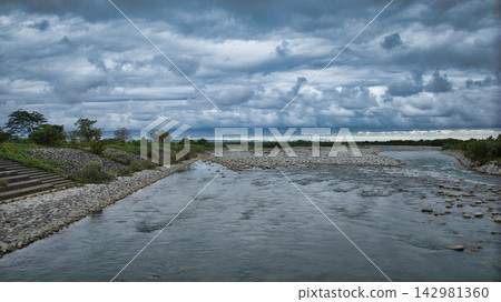 A low-pressure system is approaching the Kurobe River alluvial fan in Toyama Prefecture. A low-pressure system is approaching the Kurobe River alluvial fan in Toyama Prefecture. 142981360