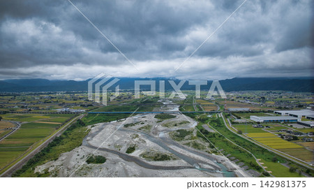 A low-pressure system is approaching the Kurobe River alluvial fan in Toyama Prefecture. A low-pressure system is approaching the Kurobe River alluvial fan in Toyama Prefecture. 142981375