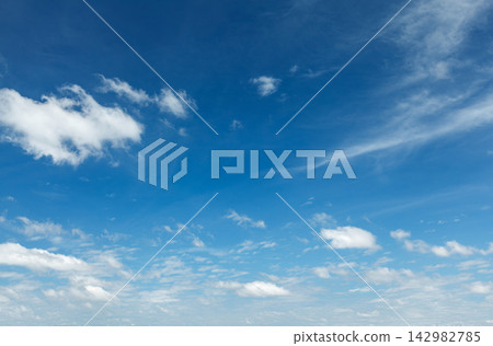 Peaceful and serene sky background 142982785