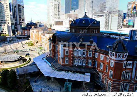 The central station bathed in the morning sun... The beautiful red brick station building of Tokyo Station. The central station bathed in the morning sun... The beautiful red brick station building of Tokyo Station. 142983254