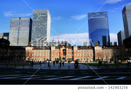 The central station bathed in the morning sun... The beautiful red brick station building of Tokyo Station. The central station bathed in the morning sun... The beautiful red brick station building of Tokyo Station. 142983256