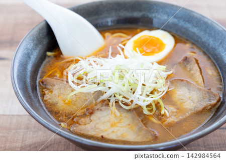 Delicious miso pork noodles Delicious miso pork noodles 142984564