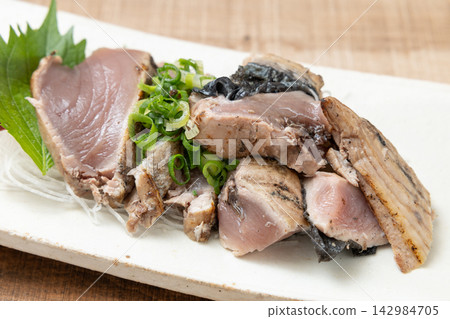 Delicious seared bonito Delicious seared bonito 142984705