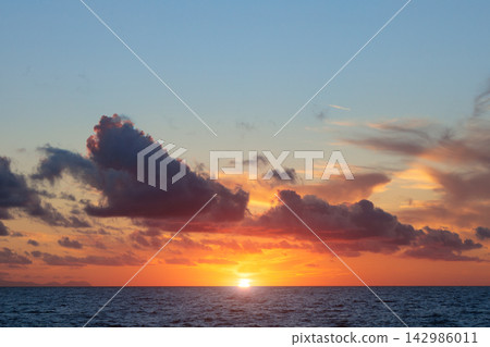 romantic sunset shine light sea scape panorama horizon sky and clouds wallpaper travel photography romantic sunset shine light sea scape panorama horizon sky and clouds wallpaper travel photography 142986011