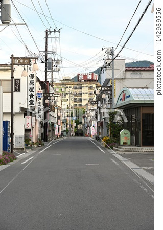 飯坂溫泉(福島縣福島市)的傳統街景 飯坂溫泉(福島縣福島市)的傳統街景 142989556