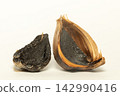 Black garlic 142990416