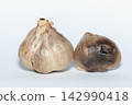 Black garlic 142990418