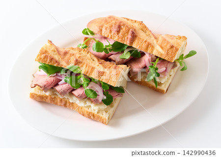 Roast beef baguette sandwich 142990436