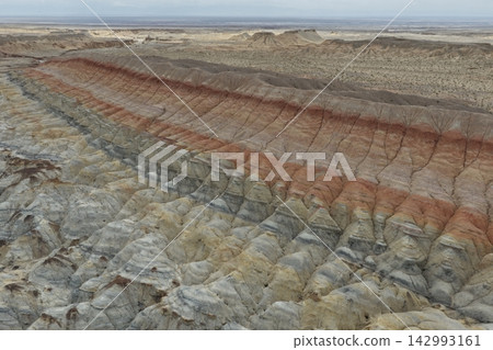 Hills of red and white in the dry light Hills of red and white in the dry light 142993161