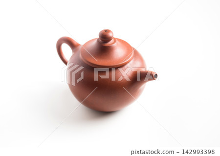 Close up of traditional brown clay teapot isolated on white background with copy space Close up of traditional brown clay teapot isolated on white background with copy space 142993398