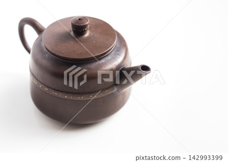 Close up of traditional brown clay teapot isolated on white background with copy space Close up of traditional brown clay teapot isolated on white background with copy space 142993399