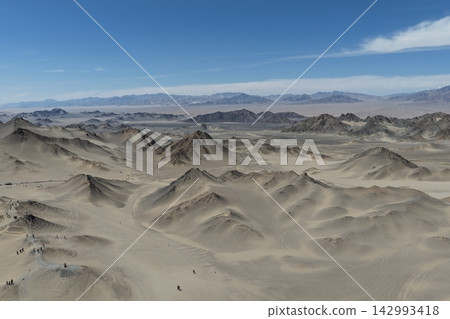 The undulating mountain ridges of the desert basin The undulating mountain ridges of the desert basin 142993418