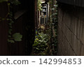The gap between old houses 142994853